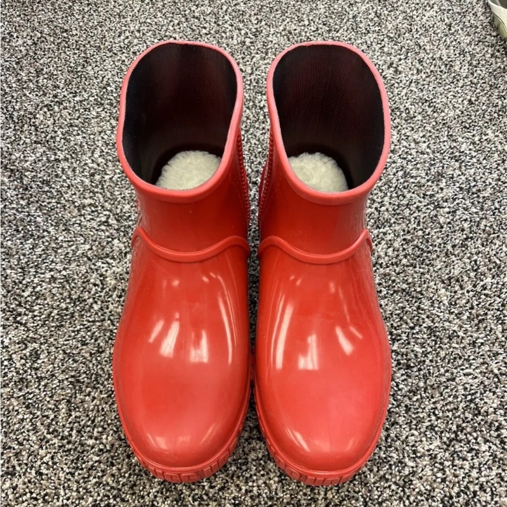 UGG Drizlita Womens Rubber Rain Boots Red Unlined Fur Insole Size 6 1130361K